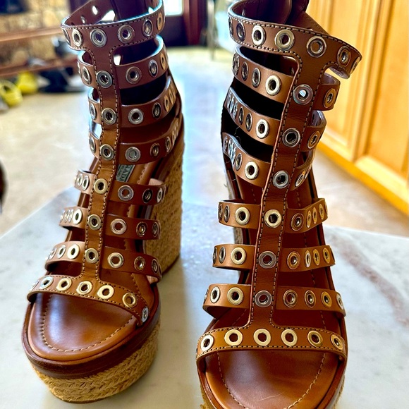 PRADA/ NEW / size 6 1/2 - Picture 4 of 4